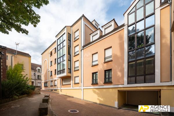 Appartement 4 pièce(s) - Ascenseur - terrasse - grand séjour - 78m² 445 000 € **  - Référence  4764
