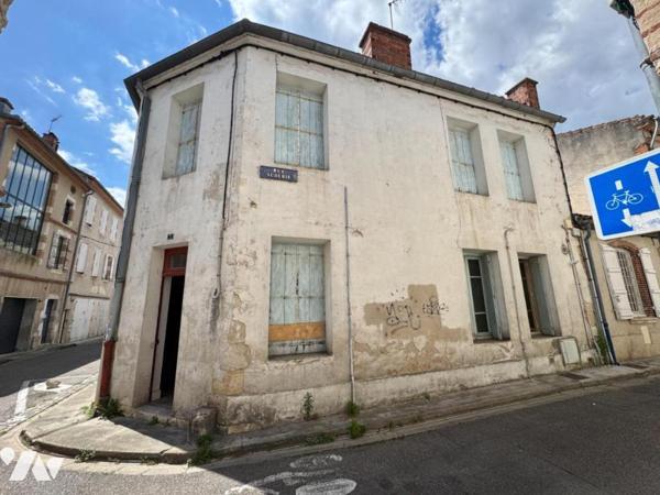 MAISON DE VILLE AVEC TERRASSE ET GARAGE