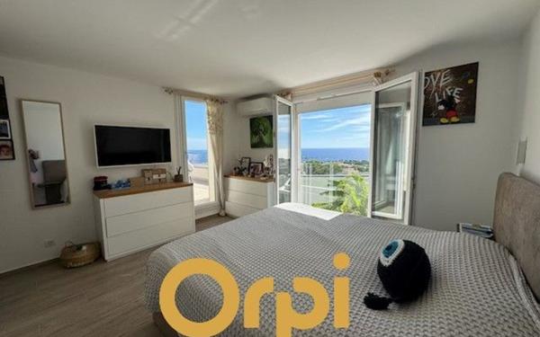 Appartement à vendre    4 pièces •  Bandol