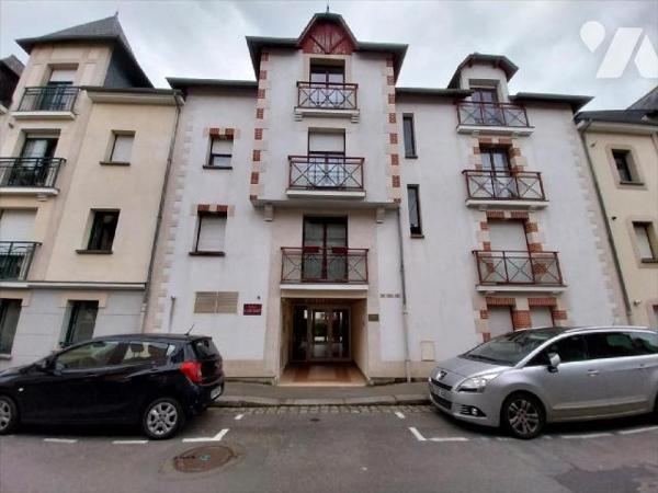 Centre ville, dans quartier résidentiel, appartement de type 3 de 75,82 m2 Hab. situé au rez de...