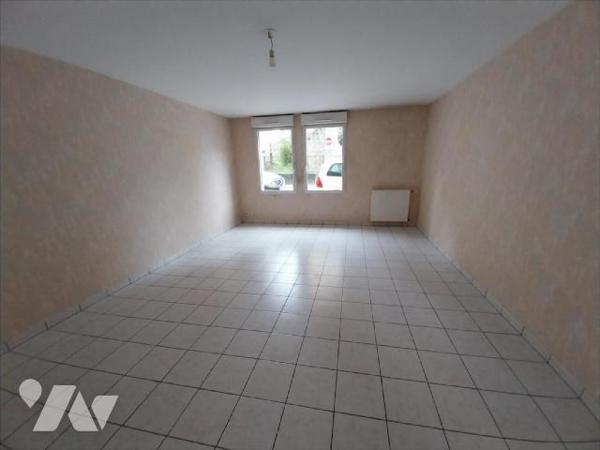 Centre ville, dans quartier résidentiel, appartement de type 3 de 75,82 m2 Hab. situé au rez de...