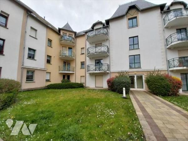 Centre ville, dans quartier résidentiel, appartement de type 3 de 75,82 m2 Hab. situé au rez de...