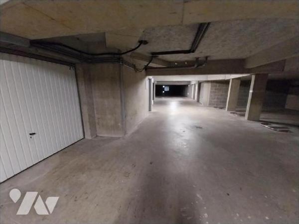 Centre ville, dans quartier résidentiel, appartement de type 3 de 75,82 m2 Hab. situé au rez de...