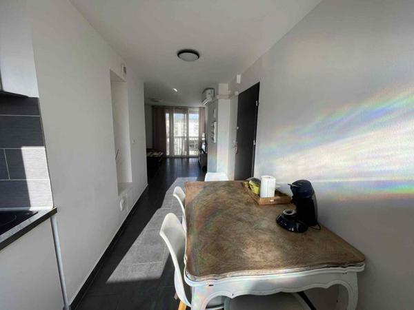 Appartement de type T3, Chemin de Candia, de 58 m2, avec petite vue mer