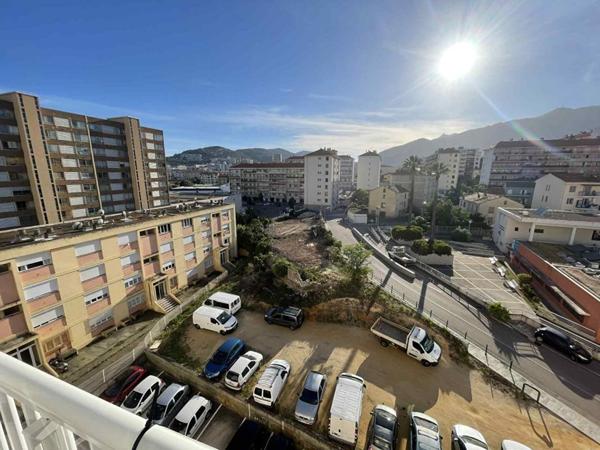 Appartement de type T3, Chemin de Candia, de 58 m2, avec petite vue mer