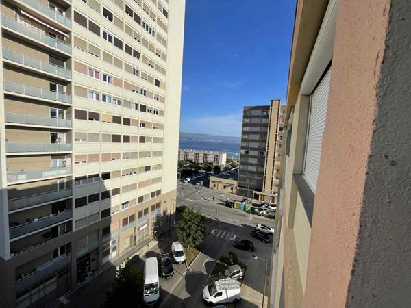 Appartement de type T3, Chemin de Candia, de 58 m2, avec petite vue mer