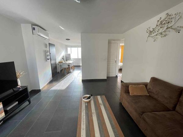 Appartement de type T3, Chemin de Candia, de 58 m2, avec petite vue mer