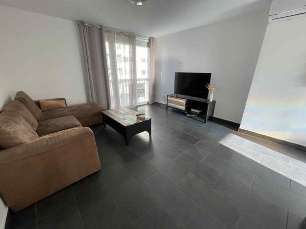 Appartement de type T3, Chemin de Candia, de 58 m2, avec petite vue mer