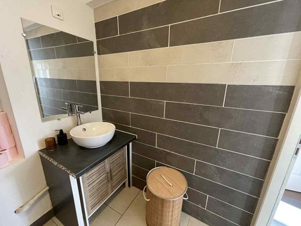 Appartement de type T3, Chemin de Candia, de 58 m2, avec petite vue mer