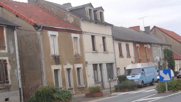 Dpt Allier (03), à vendre DOYET Entrepots et Bureaux et appartements