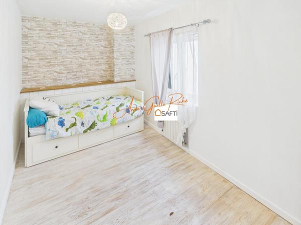 Coup de cœur assuré pour cette maison familiale lumineuse, 4 chambres au cœur de Marsilly.