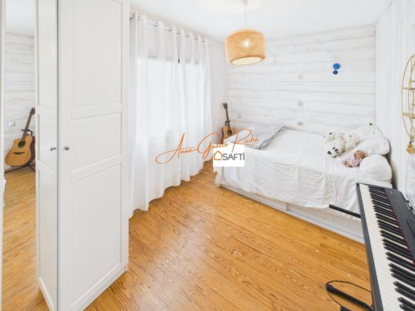 Coup de cœur assuré pour cette maison familiale lumineuse, 4 chambres au cœur de Marsilly.