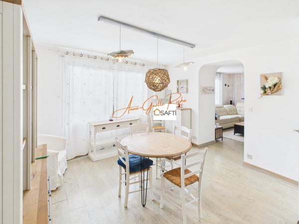 Coup de cœur assuré pour cette maison familiale lumineuse, 4 chambres au cœur de Marsilly.