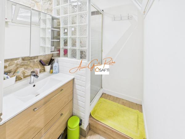 Coup de cœur assuré pour cette maison familiale lumineuse, 4 chambres au cœur de Marsilly.