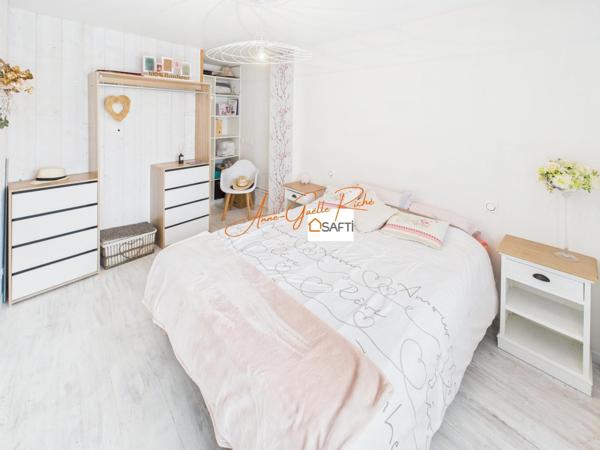 Coup de cœur assuré pour cette maison familiale lumineuse, 4 chambres au cœur de Marsilly.