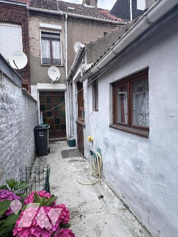 CALAIS SAINT-PIERRE - Maison de ville avec possibilité achat GARAGE
