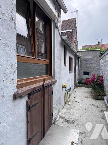 CALAIS SAINT-PIERRE - Maison de ville avec possibilité achat GARAGE
