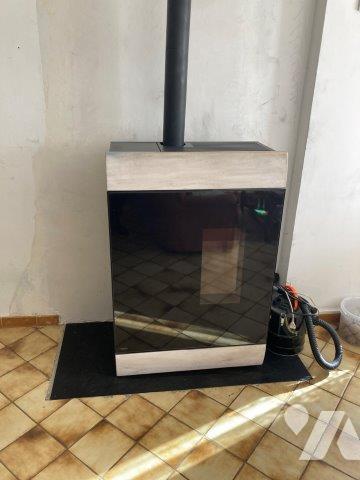 A VILLECOMTAL SUR ARROS, villa avec garage et  jardin .