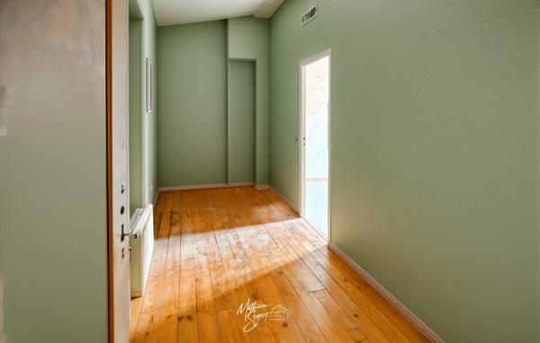 SAINT GENIS LAVAL - Maison de village avec courette et grand garage