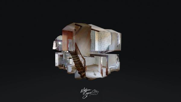 SAINT GENIS LAVAL - Maison de village avec courette et grand garage