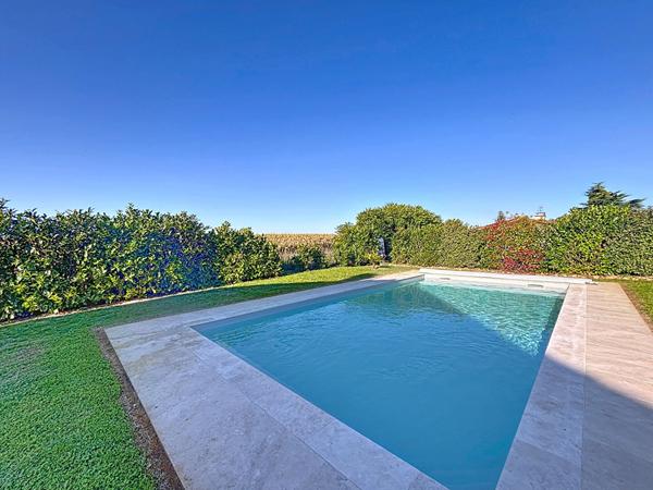 Maison contemporaine de 190 m² sur 1100 m² de terrain avec piscine et haute performance énergétique