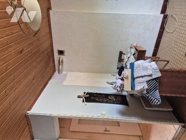 A Luçon, pavillon de 55 m² sur terrain clos de 746 m² séjour poêle à granulés, cuis, chambre, garage