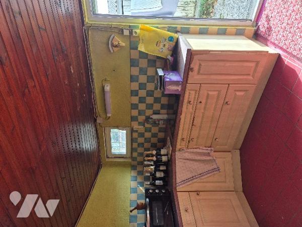 A Luçon, pavillon de 55 m² sur terrain clos de 746 m² séjour poêle à granulés, cuis, chambre, garage