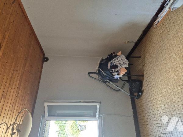 A Luçon, pavillon de 55 m² sur terrain clos de 746 m² séjour poêle à granulés, cuis, chambre, garage