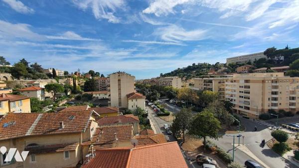 MENTON VASTE TROIS PIÉCES, PARKING ET CAVE.
