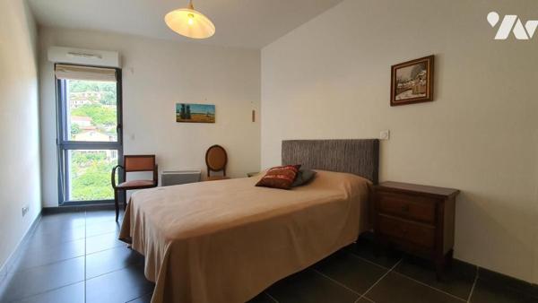 MENTON VASTE TROIS PIÉCES, PARKING ET CAVE.