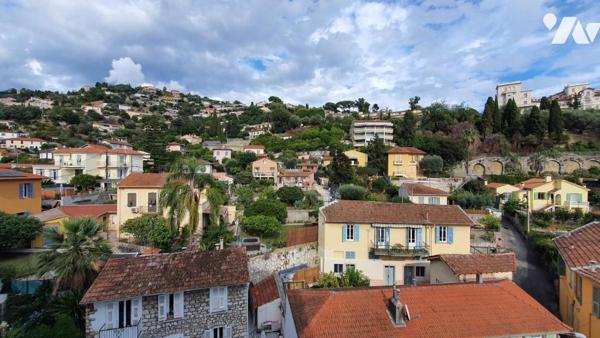 MENTON VASTE TROIS PIÉCES, PARKING ET CAVE.