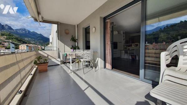 MENTON VASTE TROIS PIÉCES, PARKING ET CAVE.