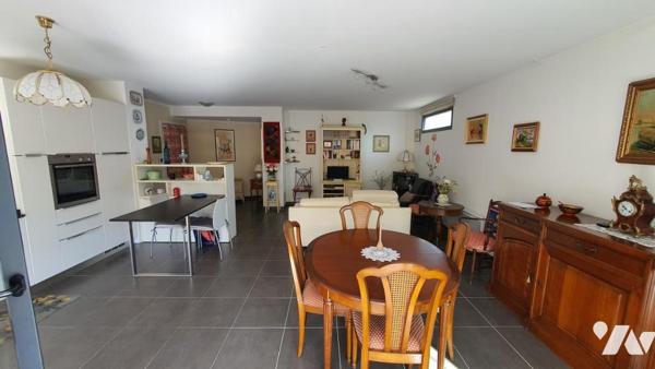 MENTON VASTE TROIS PIÉCES, PARKING ET CAVE.