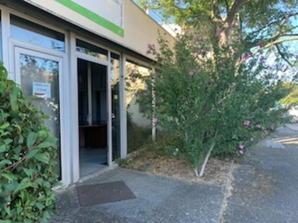 Bureaux à louer à Avignon Sud avec parking et services sur place