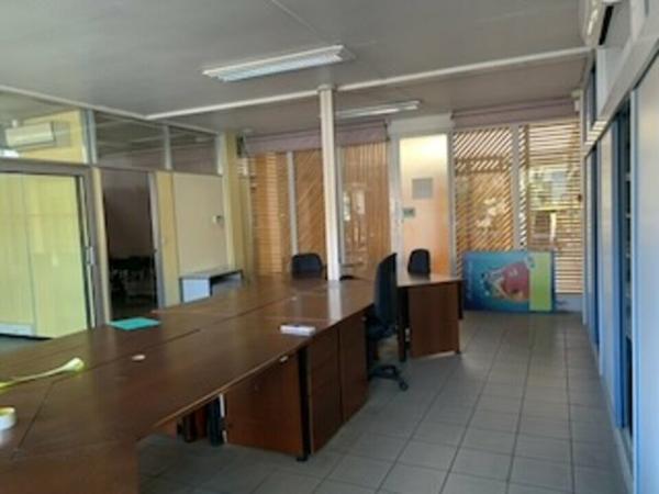 Bureaux à louer à Avignon Sud avec parking et services sur place