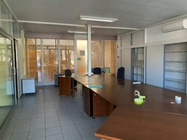 Bureaux à louer à Avignon Sud avec parking et services sur place