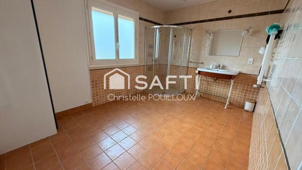 Maison familiale, 4 chambres, 2 SDB, véranda, garage 70m²