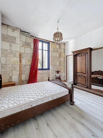 Maison à rénover de 288 m² – Grand potentiel à Cartelègue !