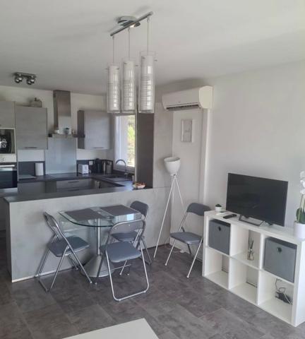 Fréjus- T3 récent dernier étage avec parking+garage !