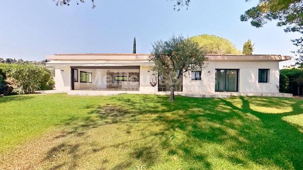 Villa d'architecte de 163m² sur un terrain de 1400m² avec piscine