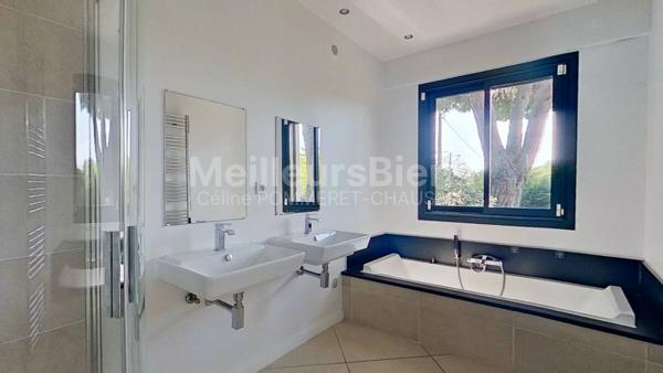 Villa d'architecte de 163m² sur un terrain de 1400m² avec piscine