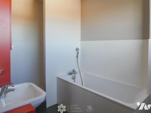 Nancy : Appartement avec grand balcon, ascenseur et garage