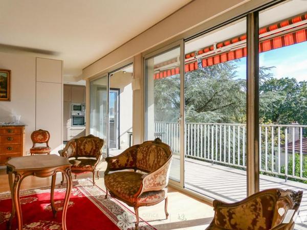 Nancy : Appartement avec grand balcon, ascenseur et garage