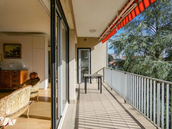 Nancy : Appartement avec grand balcon, ascenseur et garage