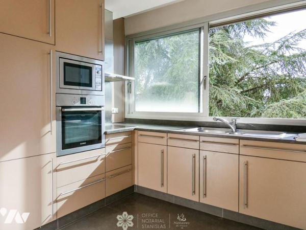 Nancy : Appartement avec grand balcon, ascenseur et garage