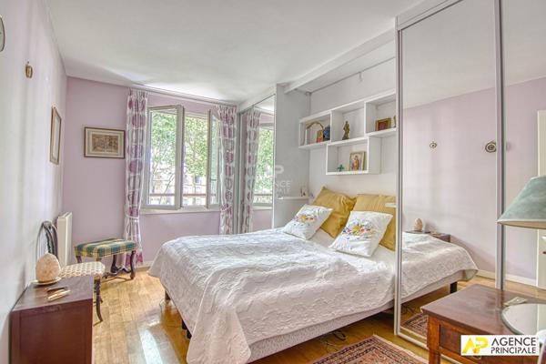 Versailles Montreuil appartement 4 pièces 100 m² carrez situé au 2eme étage avec ascenseur, terrasse plein sud, cave et parkings €840 000 ** - Référence 25548