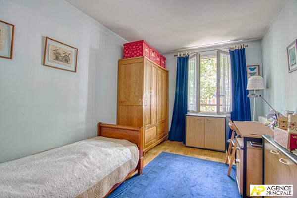 Versailles Montreuil appartement 4 pièces 100 m² carrez situé au 2eme étage avec ascenseur, terrasse plein sud, cave et parkings €840 000 ** - Référence 25548