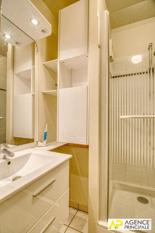 Versailles Montreuil appartement 4 pièces 100 m² carrez situé au 2eme étage avec ascenseur, terrasse plein sud, cave et parkings €840 000 ** - Référence 25548