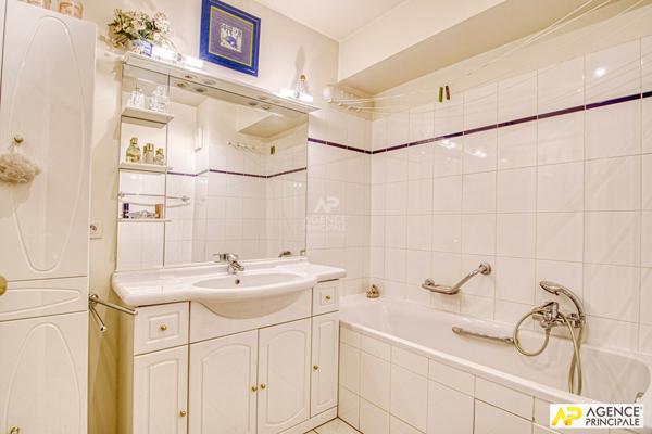 Versailles Montreuil appartement 4 pièces 100 m² carrez situé au 2eme étage avec ascenseur, terrasse plein sud, cave et parkings €840 000 ** - Référence 25548