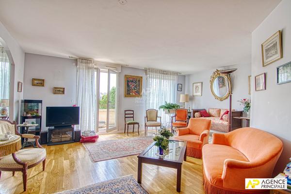 Versailles Montreuil appartement 4 pièces 100 m² carrez situé au 2eme étage avec ascenseur, terrasse plein sud, cave et parkings €840 000 ** - Référence 25548